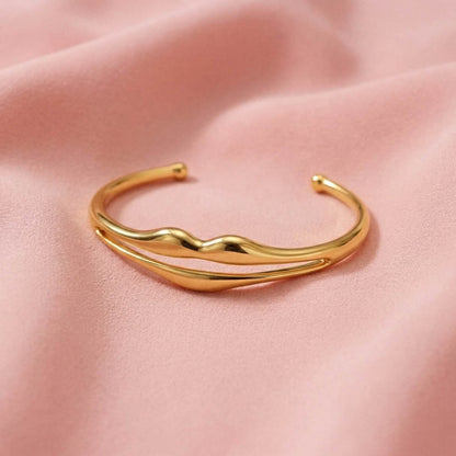 Modern Curve Bracelet